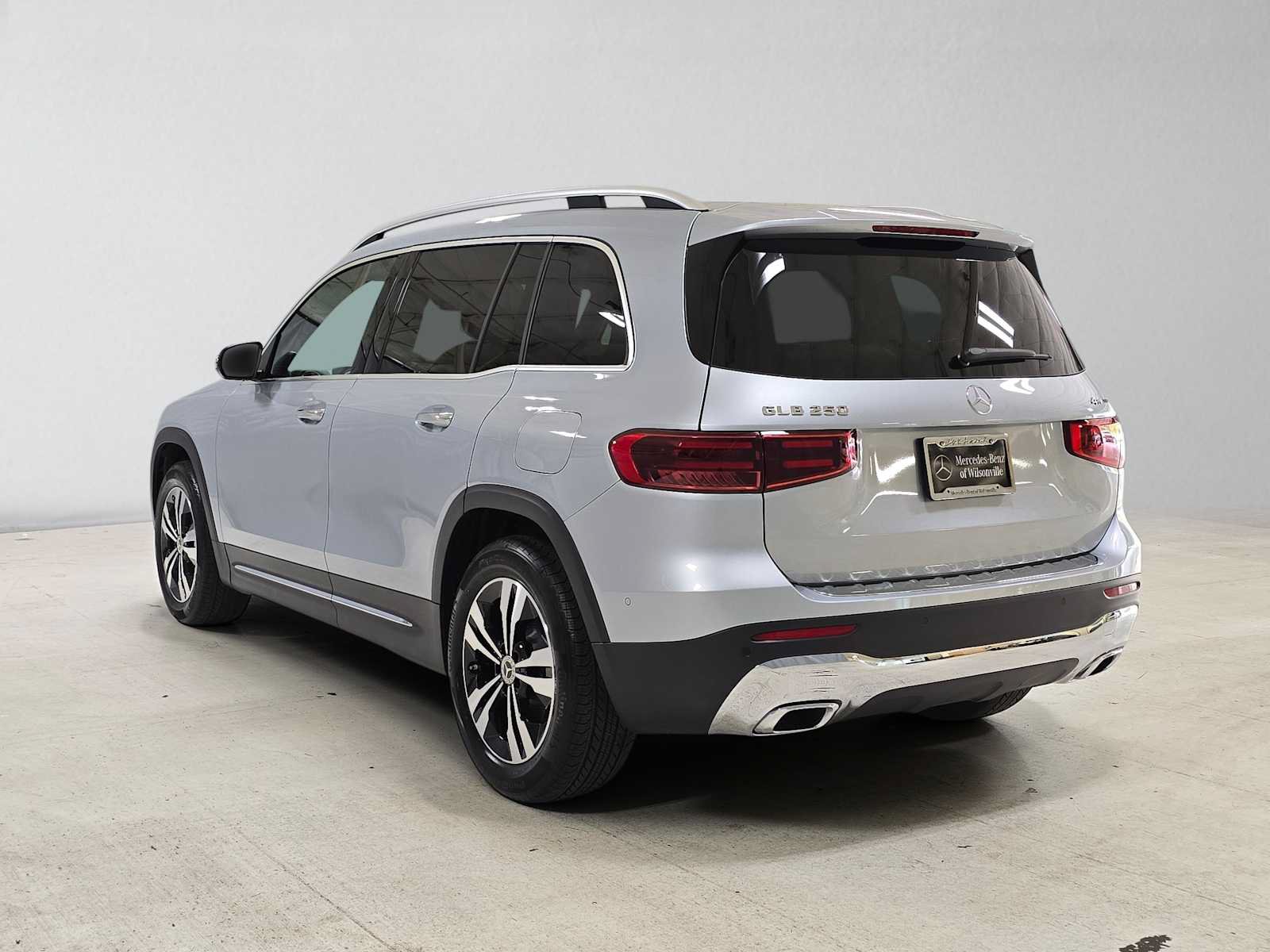 Used 2026 Mercedes-Benz GLB 250 4MATIC image 5