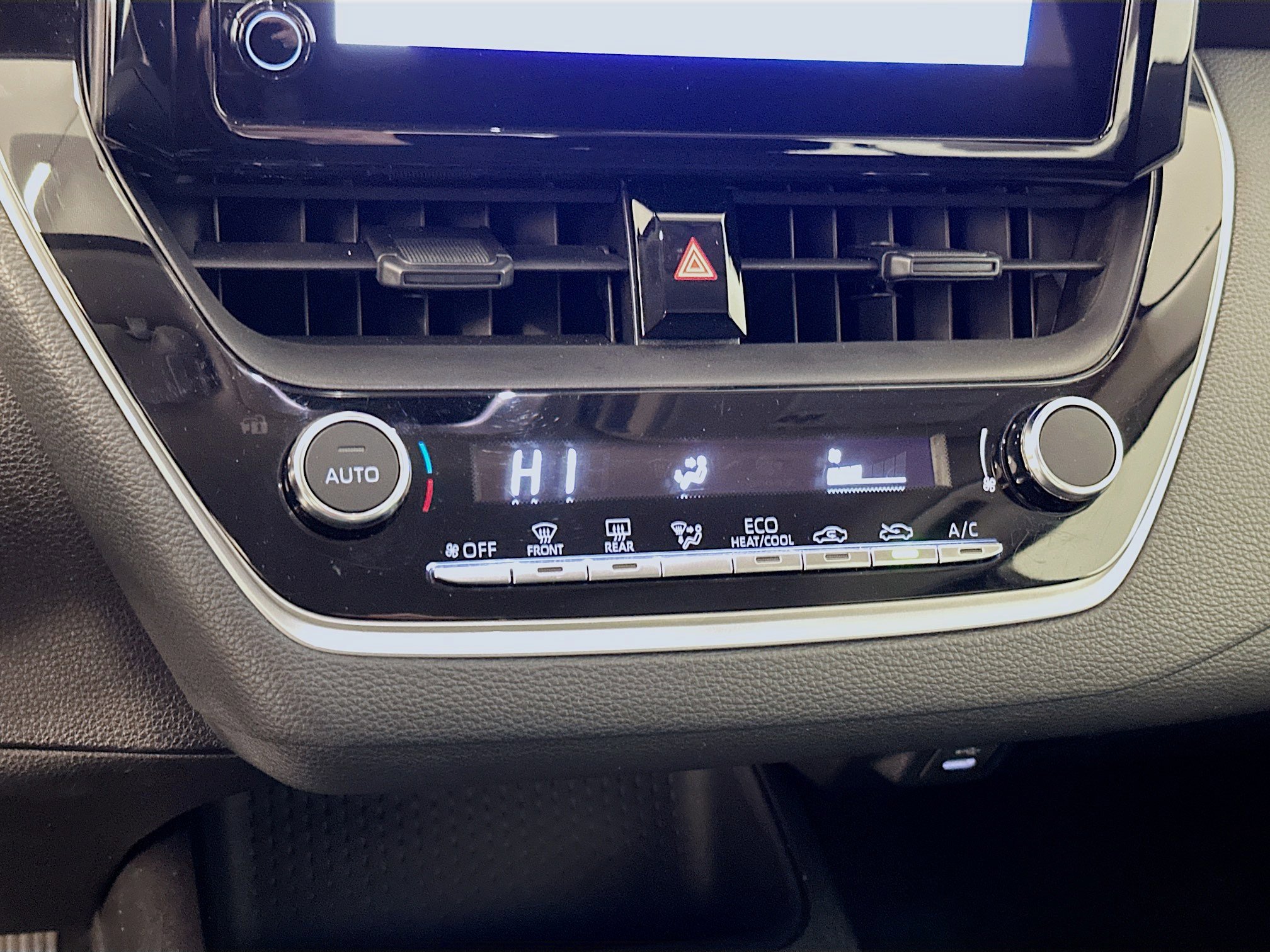 Used 2025 Toyota Corolla LE image 24