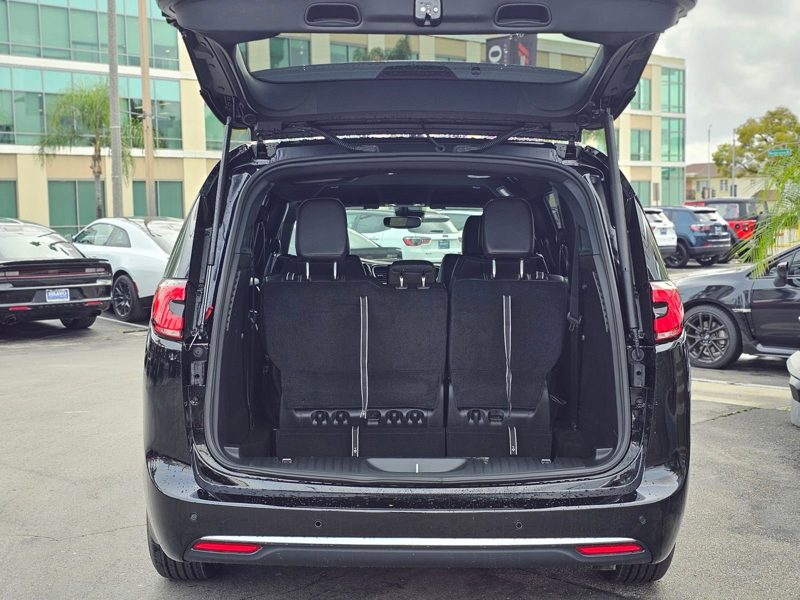 New 2026 Chrysler Pacifica Select image 8