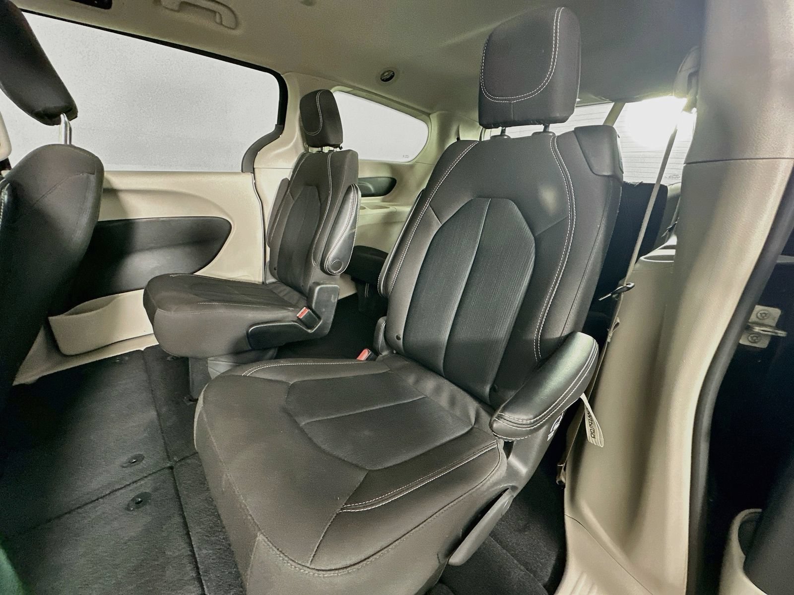 Used 2023 Chrysler Voyager LX FWD image 23