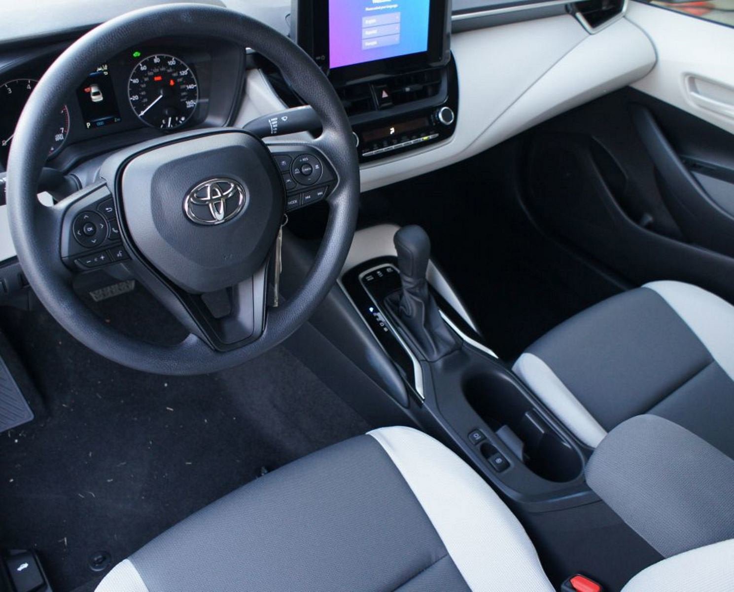 Used 2026 Toyota Corolla LE FWD image 2