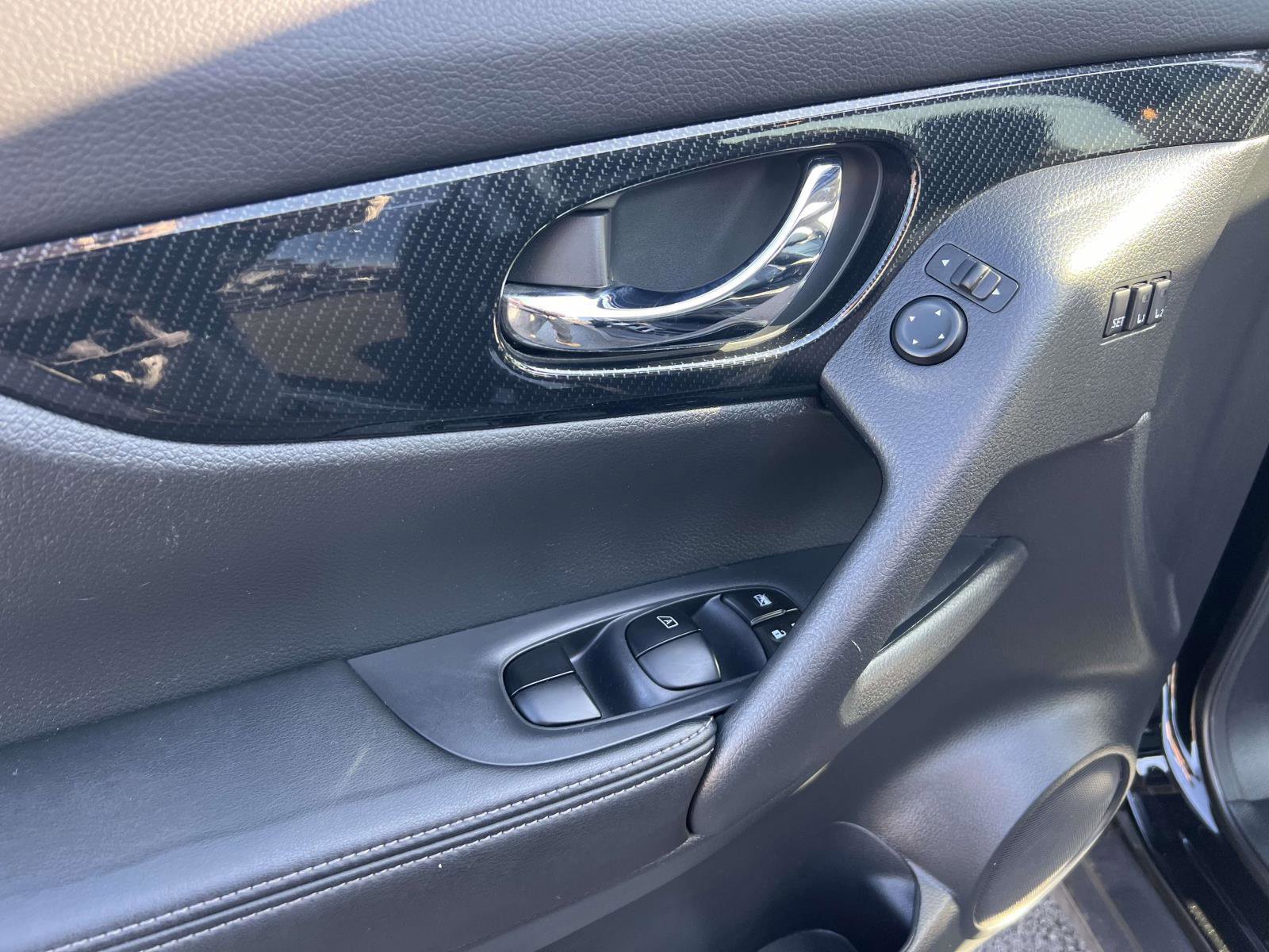 Used 2020 Nissan Rogue SL w/ Premium Package image 15