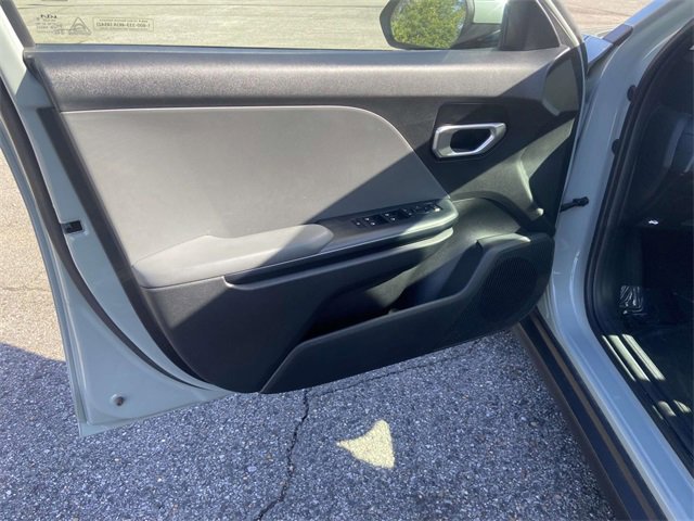 Used 2025 Kia K4 LXS image 13