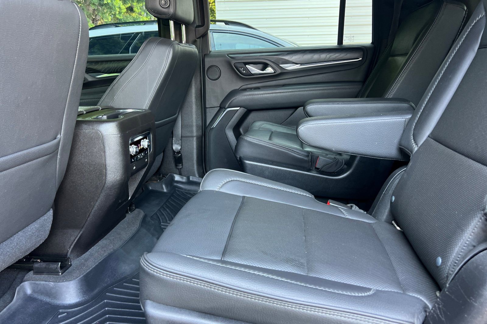 Used 2021 GMC Yukon XL Denali AWD/4WD image 12