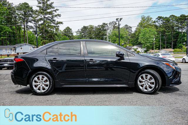 Used 2020 Toyota Corolla LE FWD image 2