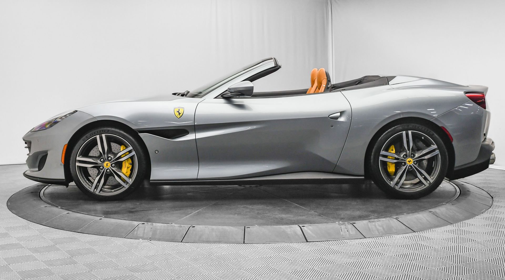 Used 2019 Ferrari Portofino image 5