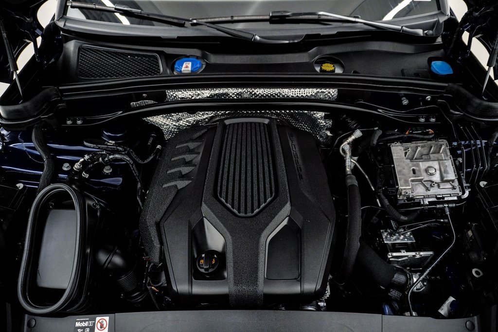 Certified 2025 Porsche Macan image 29