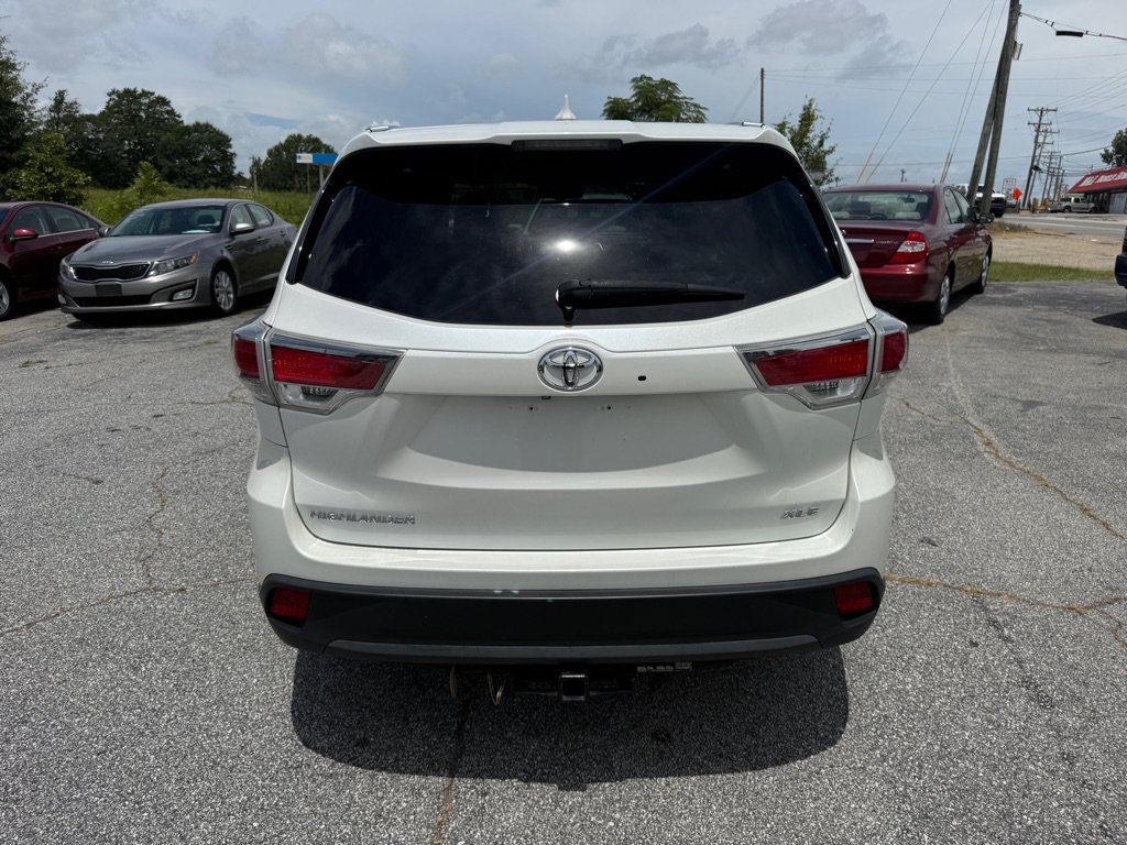 Used 2016 Toyota Highlander XLE FWD image 6
