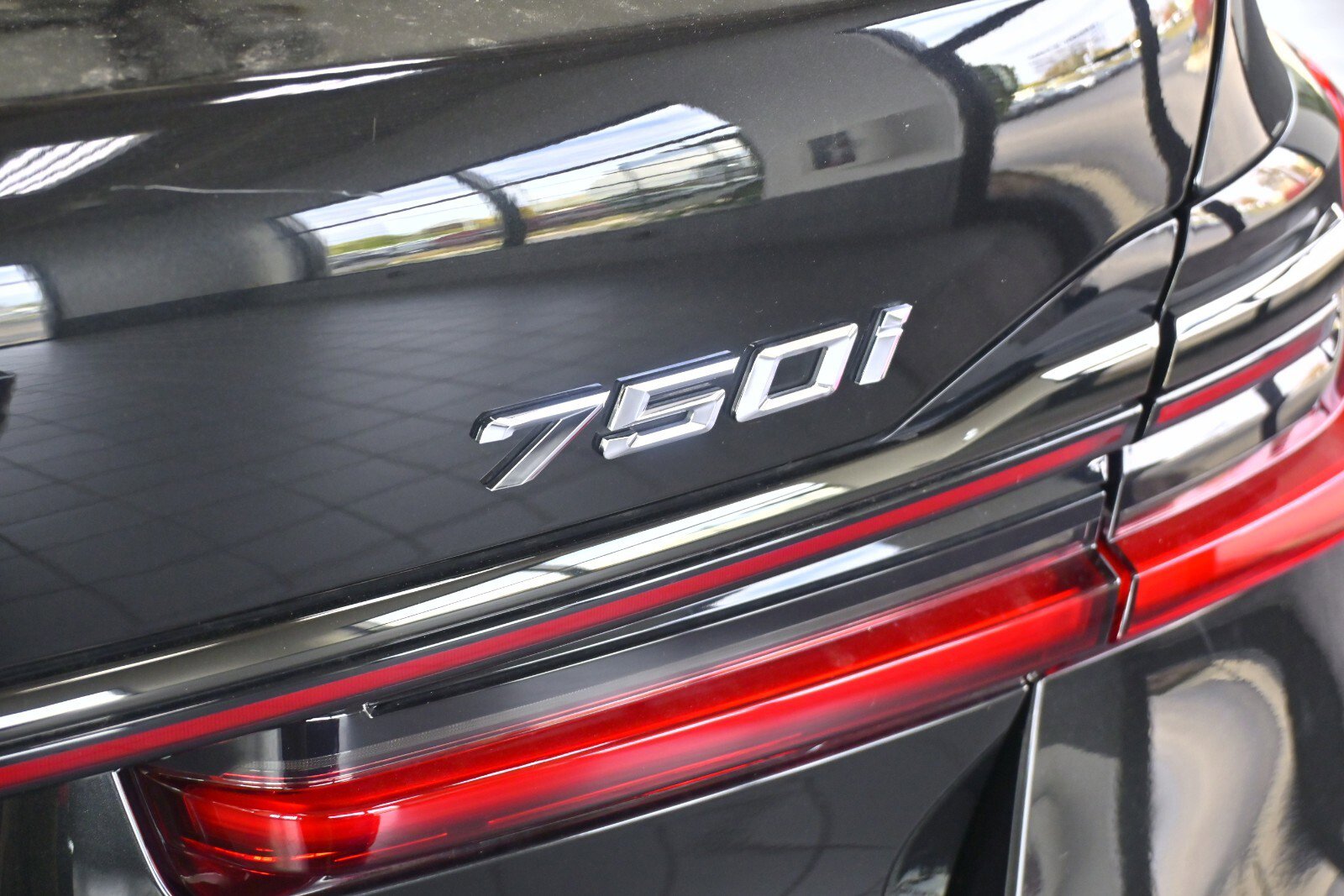 Used 2022 BMW 750i xDrive w/ Executive Package image 5