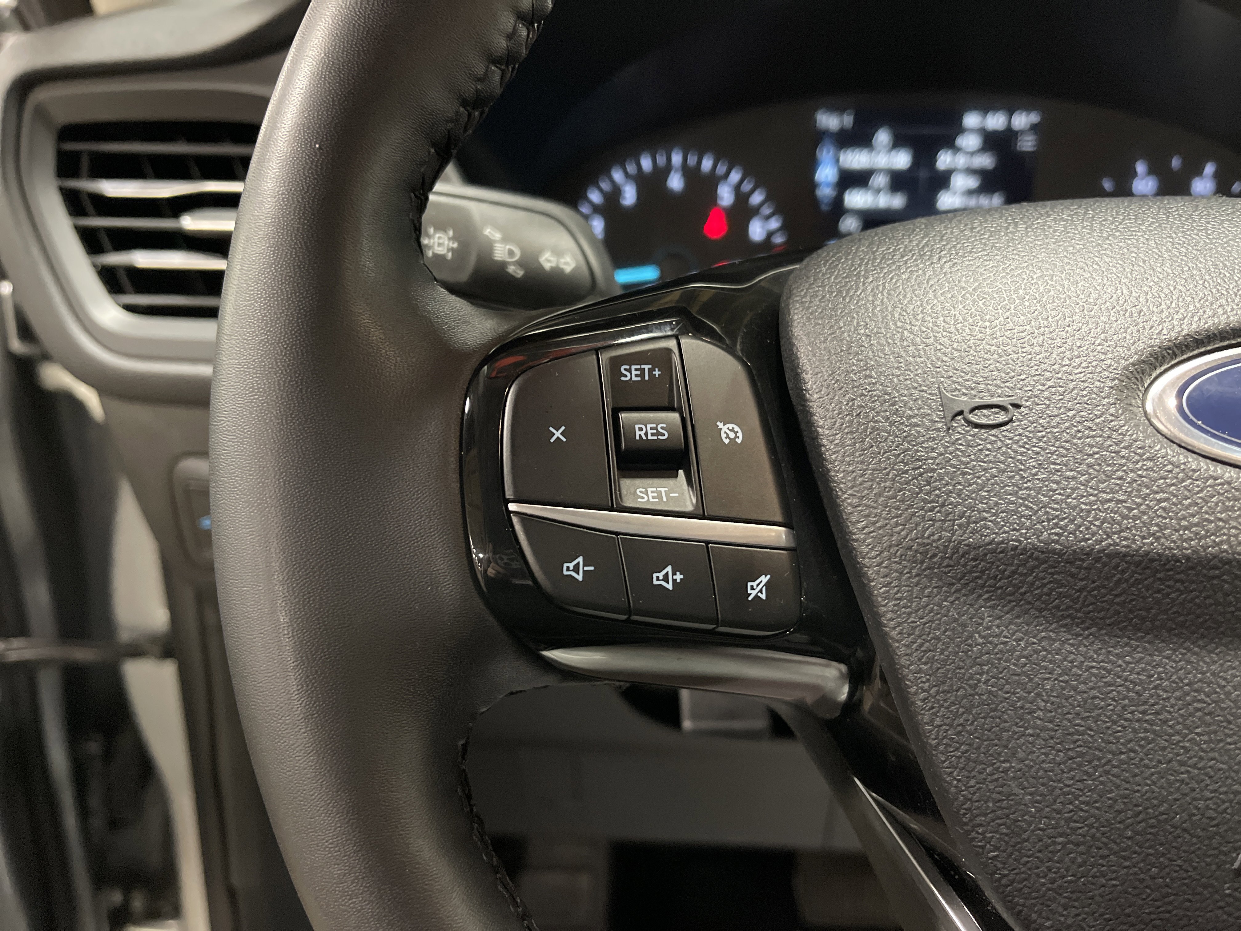 Used 2022 Ford Escape SEL image 18