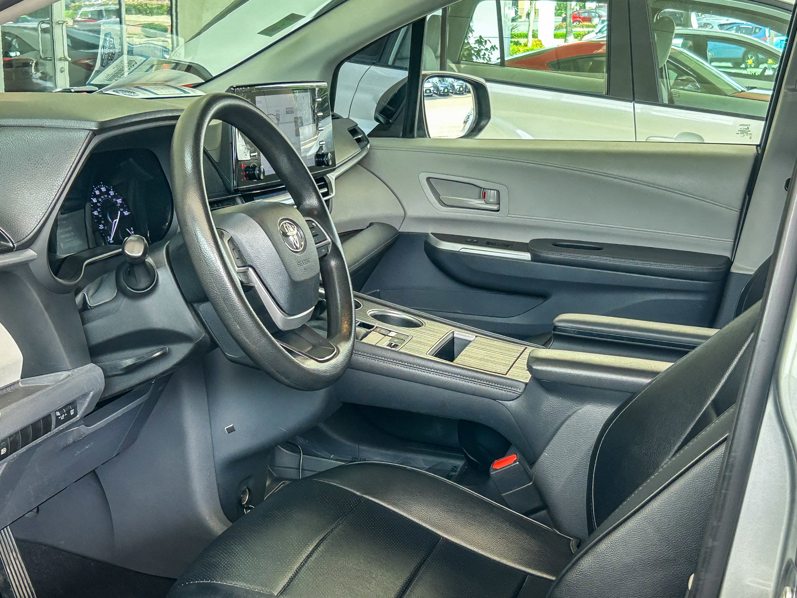 Used 2021 Toyota Sienna LE FWD image 17