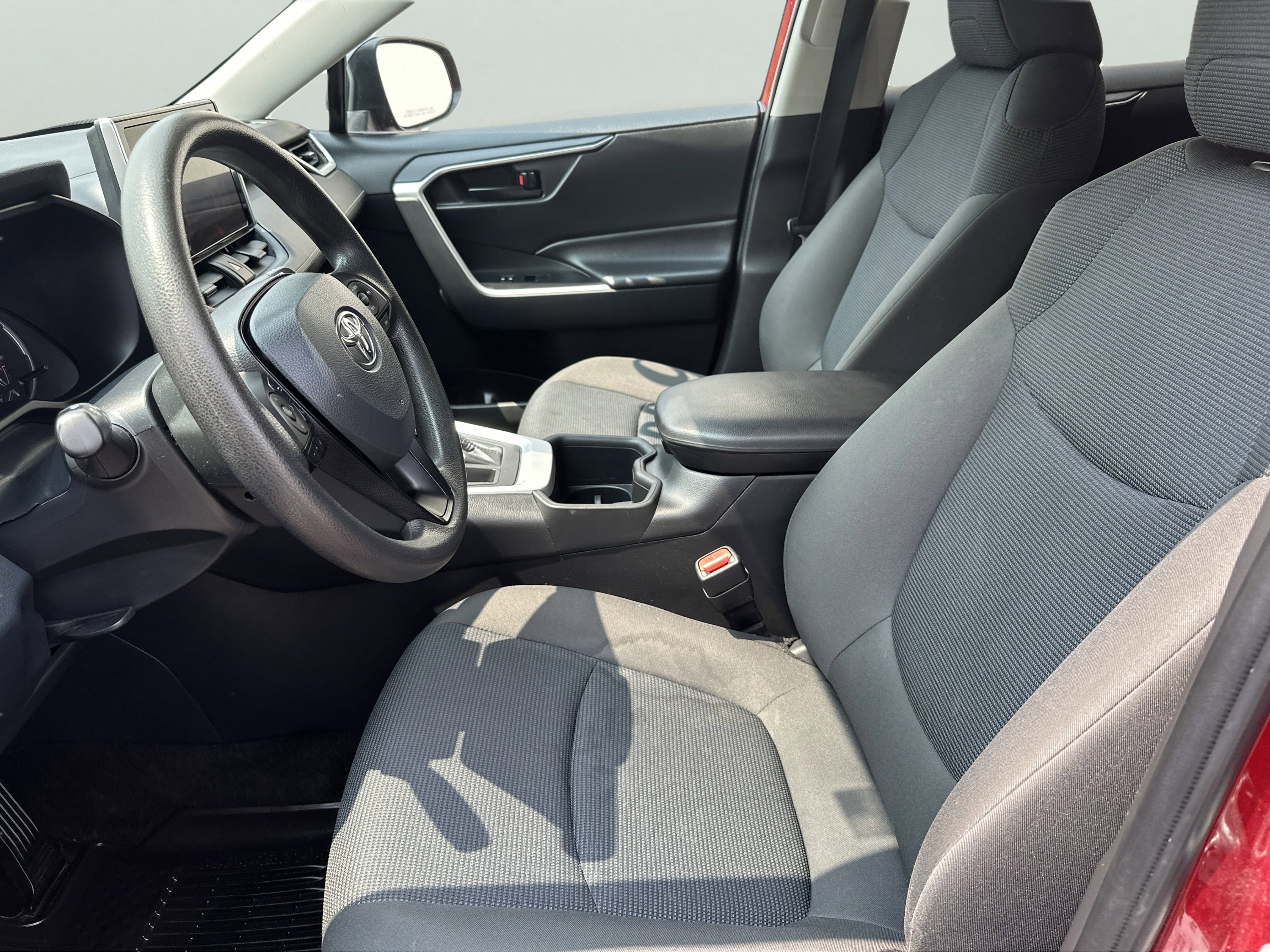 Used 2023 Toyota RAV4 LE image 15