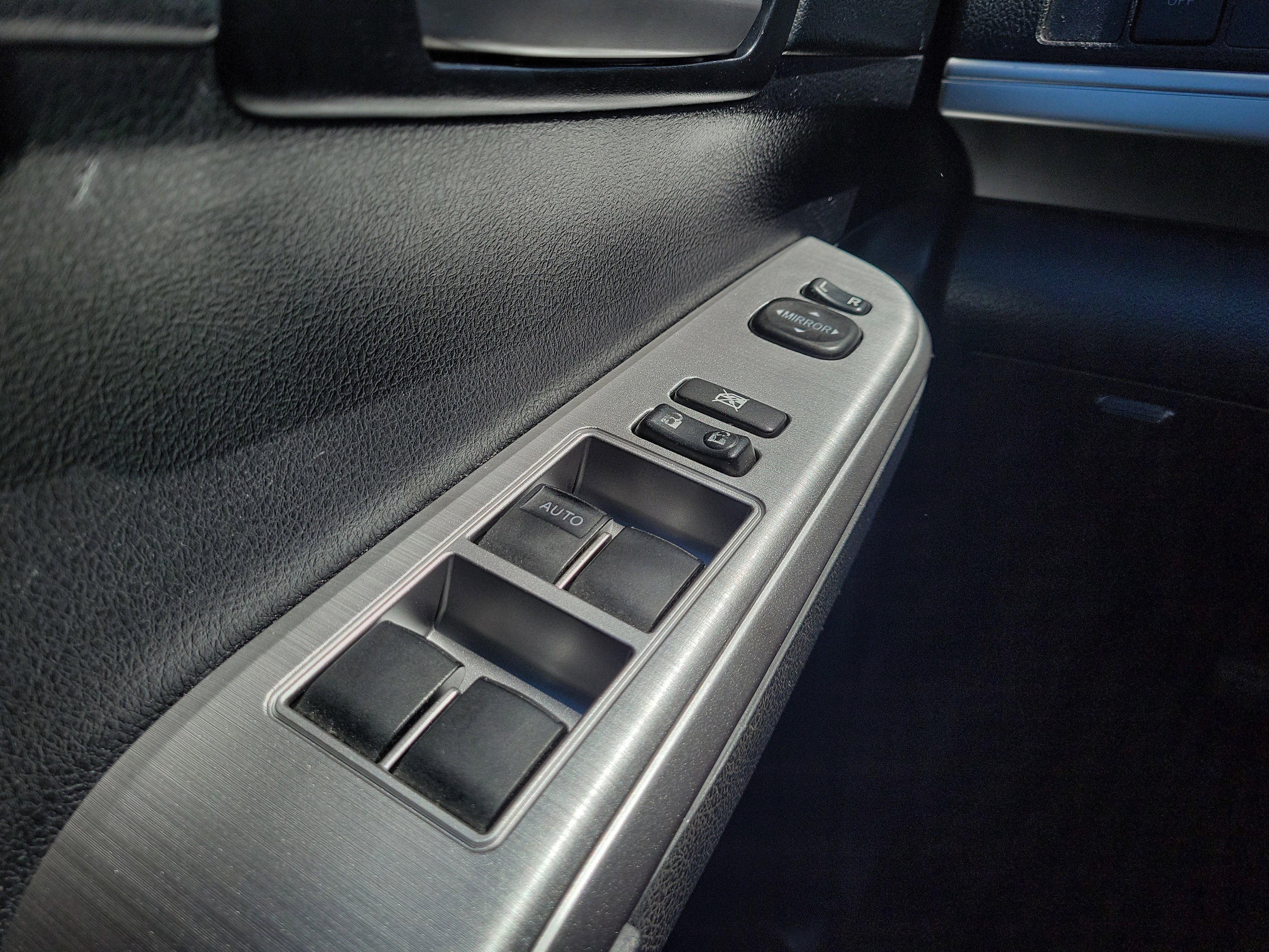 Used 2014 Toyota Camry SE image 19