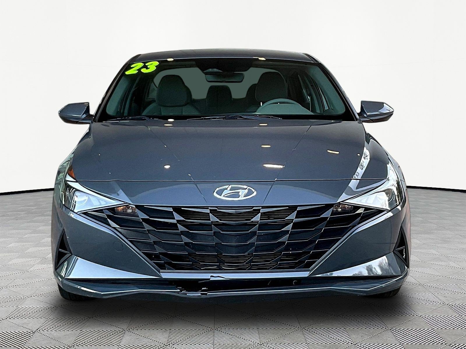 Used 2023 Hyundai Elantra SEL FWD image 2