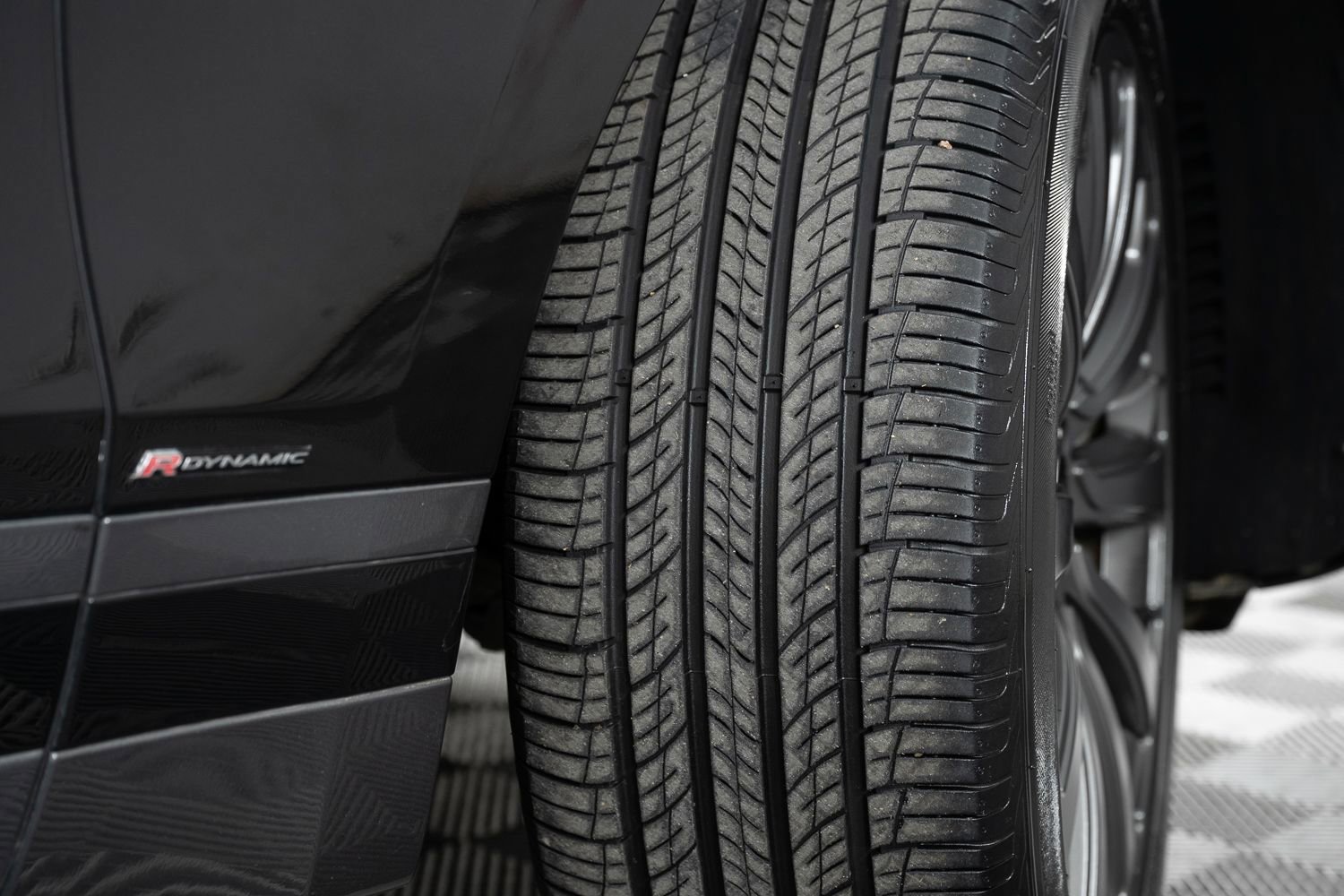 Used 2018 Land Rover Range Rover Velar R-Dynamic SE image 39