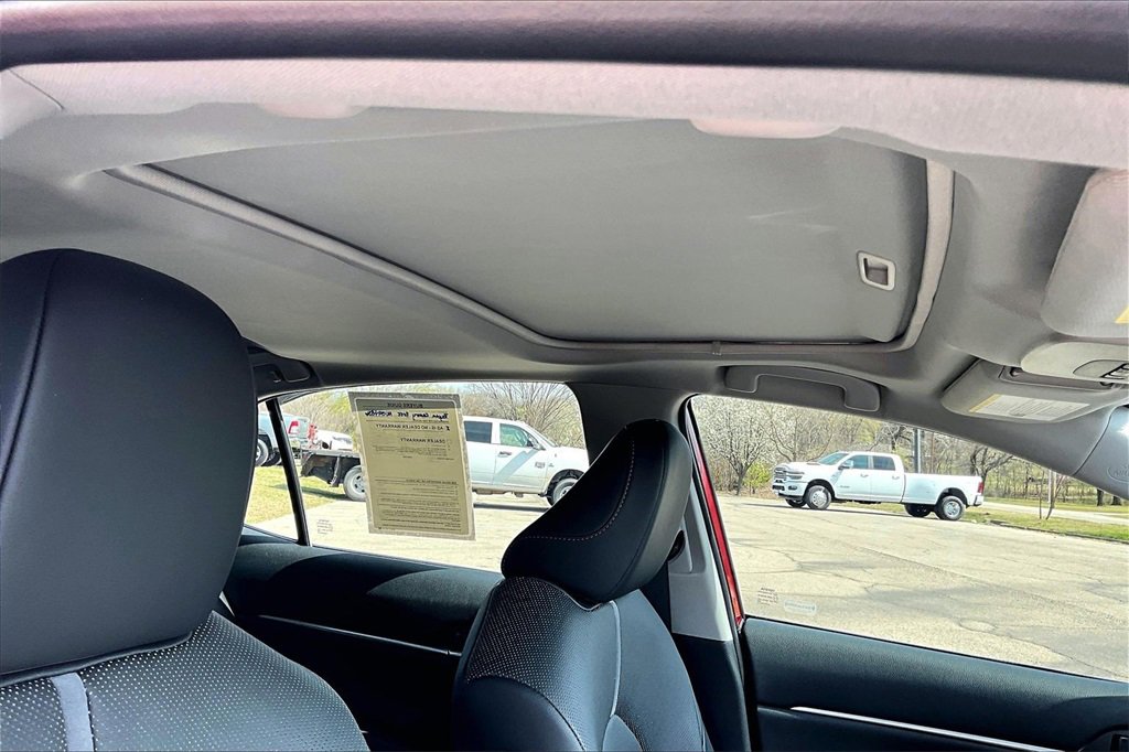 Used 2022 Toyota Camry XLE w/ Navigation Upgrade Package image 19