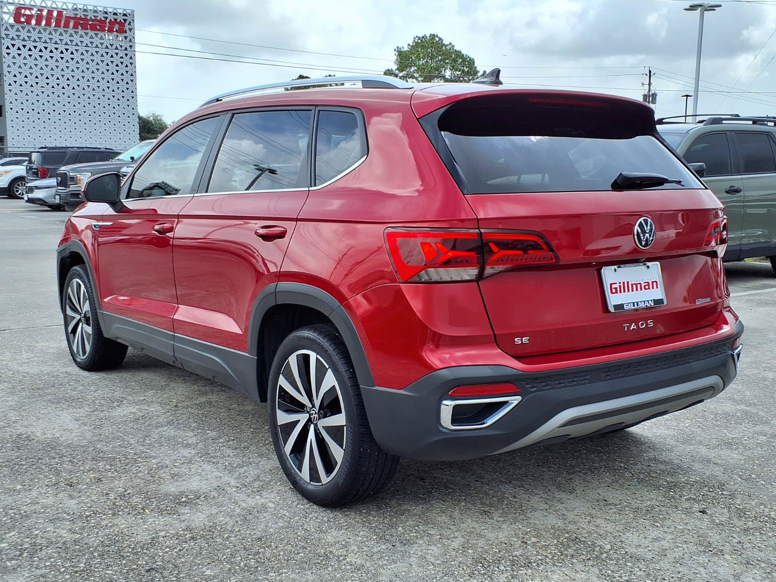 Used 2023 Volkswagen Taos SE FWD image 3