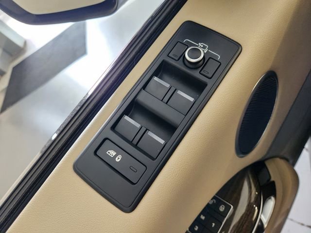 Used 2017 Land Rover Range Rover Sport SE AWD/4WD image 23