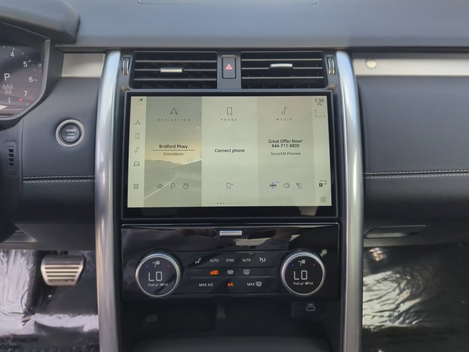 Certified 2024 Land Rover Discovery Dynamic SE image 18