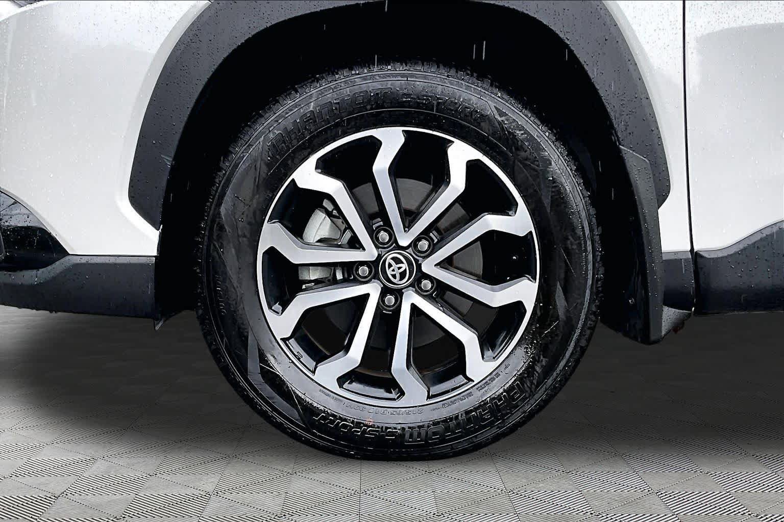 Certified 2024 Toyota Corolla Cross AWD Hybrid image 11