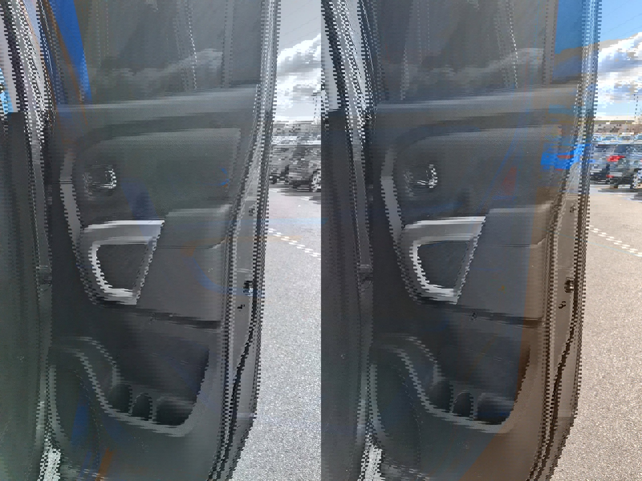 Used 2020 Nissan Titan SV w/ SV Convenience Package image 37