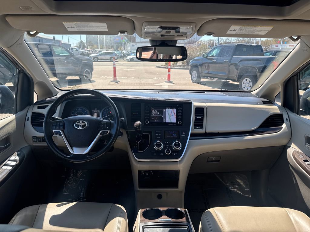 Used 2020 Toyota Sienna XLE w/ XLE Navigation Package AWD/4WD image 14