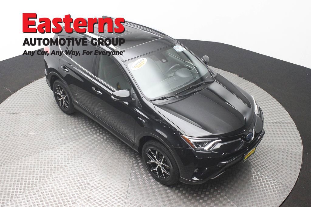 Used 2018 Toyota RAV4 SE image 3