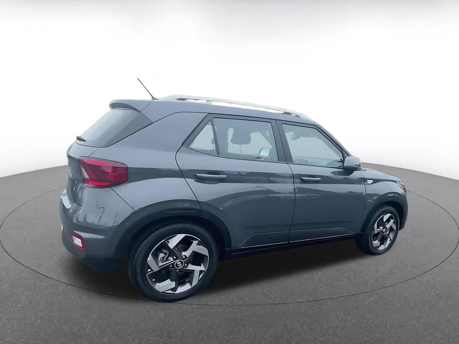 Used 2025 Hyundai Venue SEL image 15