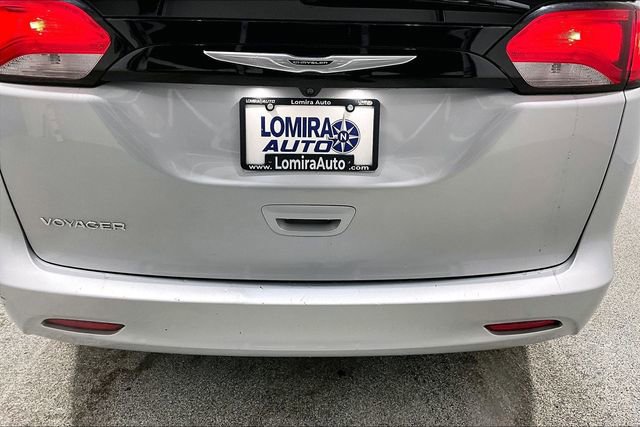 Used 2022 Chrysler Voyager LX image 25