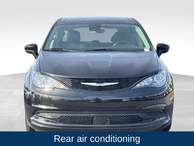Used 2023 Chrysler Voyager LX FWD image 12