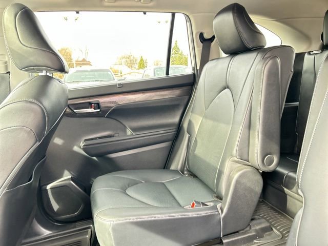 Used 2020 Toyota Highlander Limited image 17
