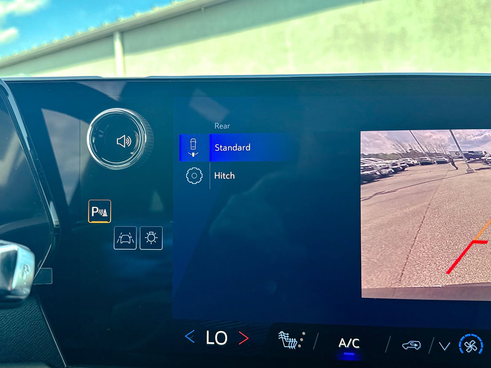 New 2026 Chevrolet Traverse LT w/ Sun and Wheel Package AWD/4WD image 39