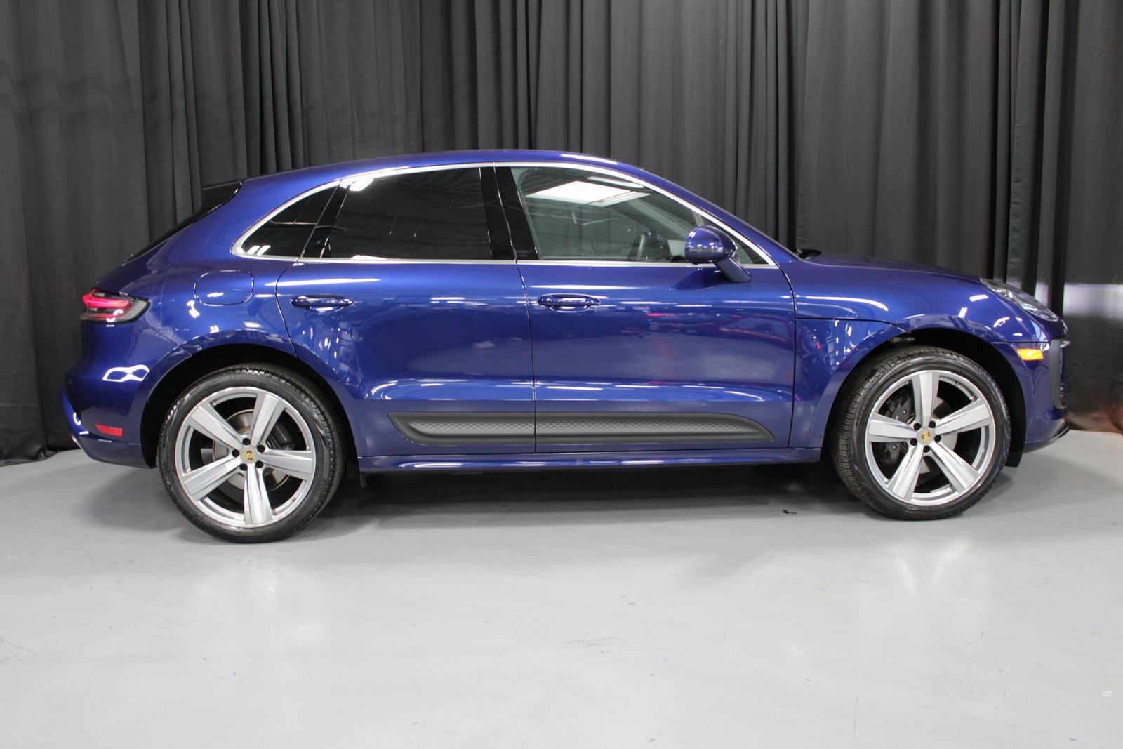 Certified 2025 Porsche Macan image 8