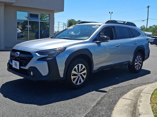 Used 2025 Subaru Outback Premium AWD/4WD image 3