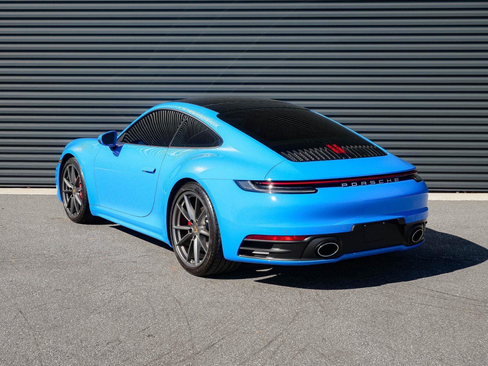 Used 2022 Porsche 911 Carrera RWD image 3