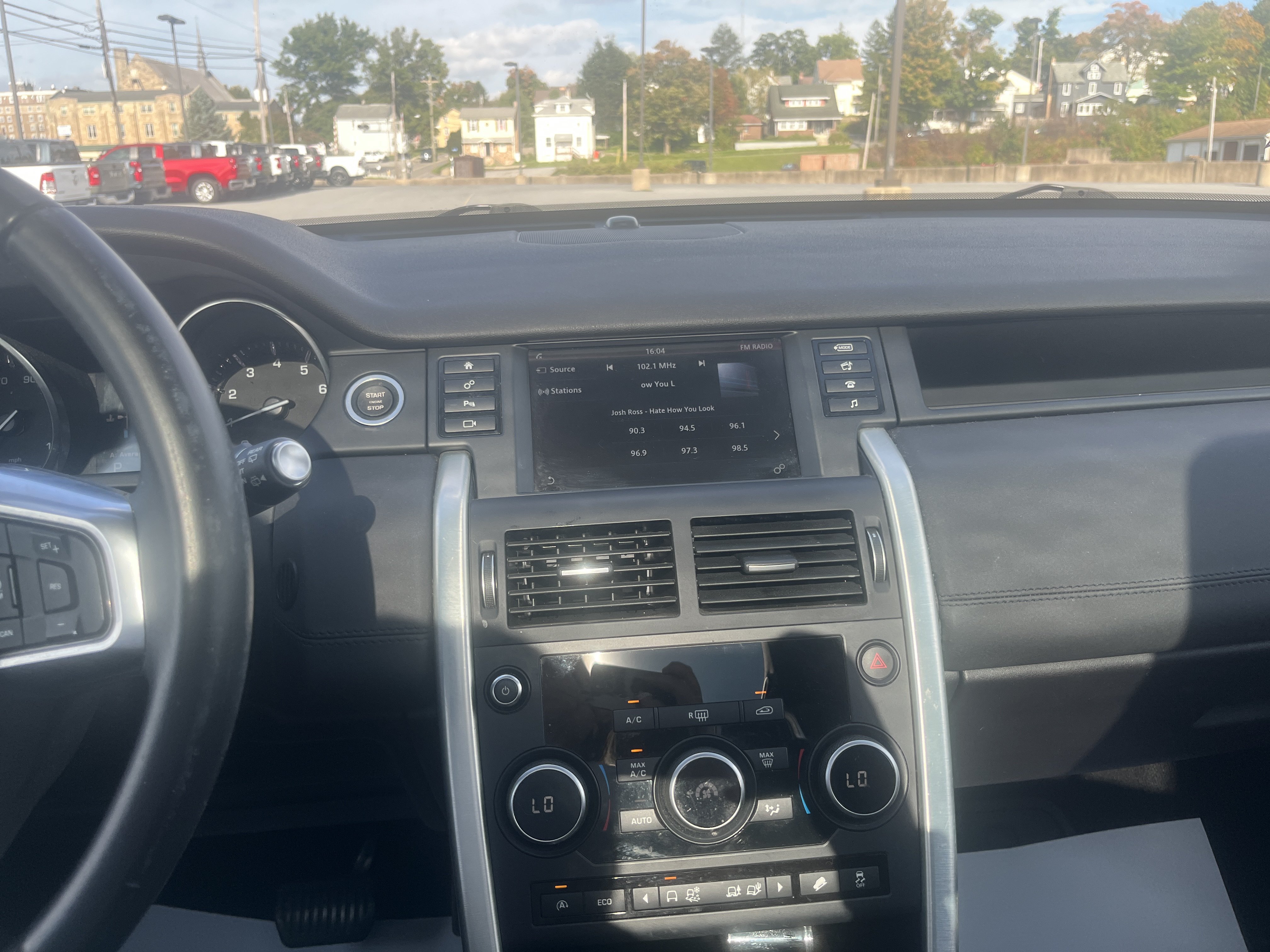 Used 2016 Land Rover Discovery Sport HSE AWD/4WD image 26