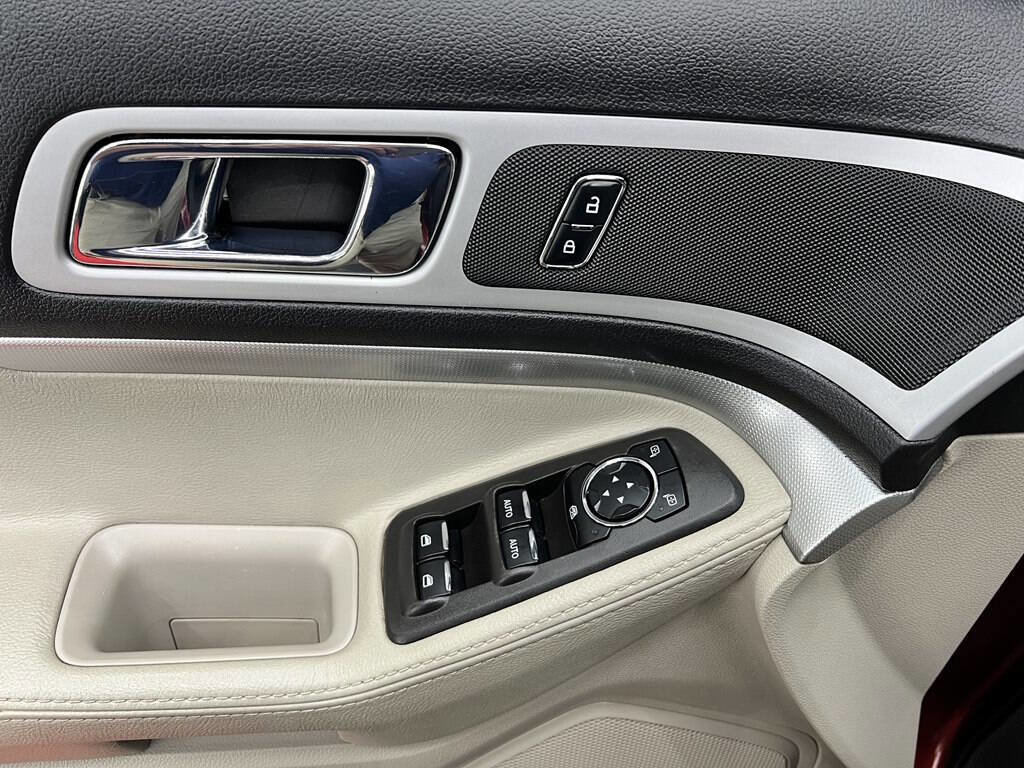 Used 2015 Ford Explorer XLT w/ Equipment Group 202A image 8