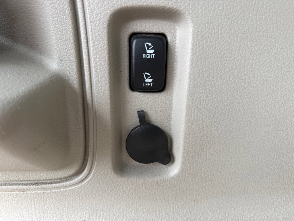 Used 2011 Lincoln MKX 2WD w/ 102A Rapid Spec Order Code image 17