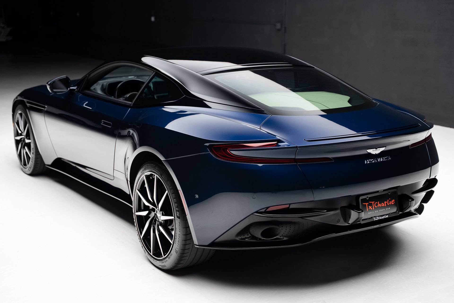 Used 2018 Aston Martin DB11 V12 RWD image 23