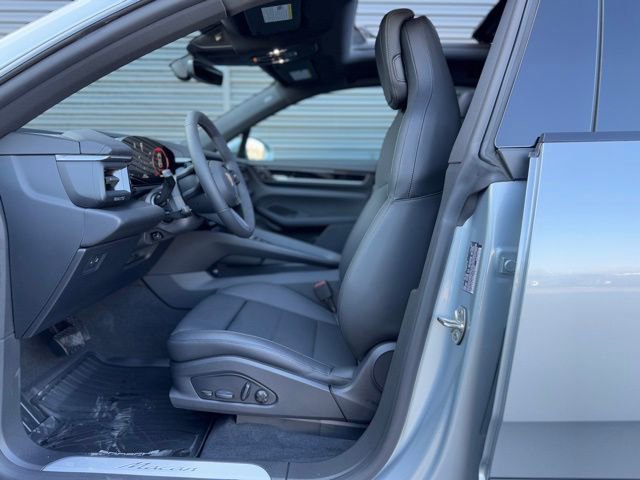 New 2025 Porsche Macan Electric image 32