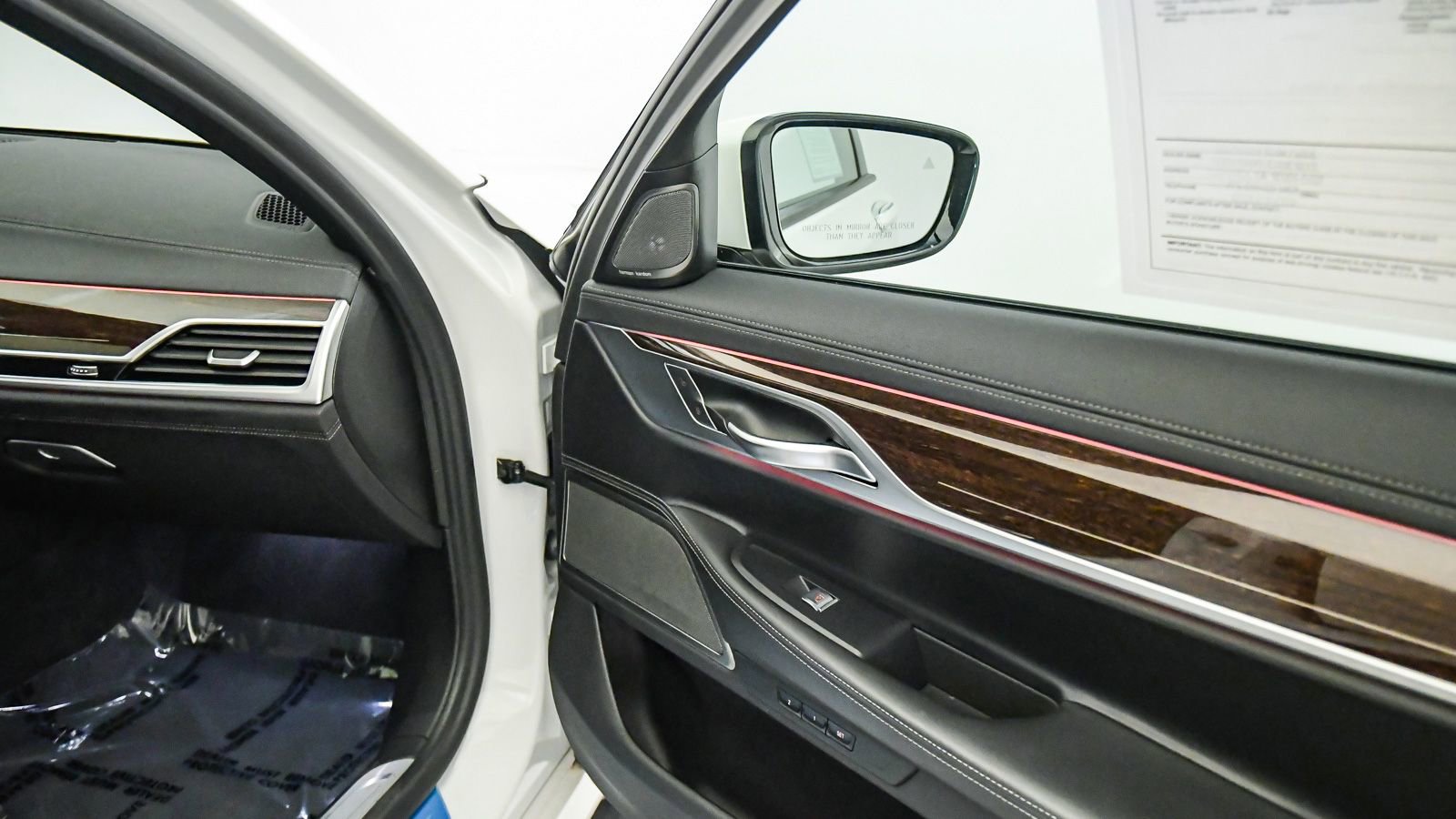 Used 2022 BMW 740i w/ M Sport Package RWD image 18