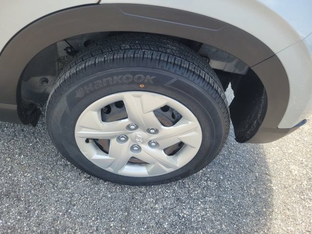 Used 2020 Hyundai Venue SE FWD image 8