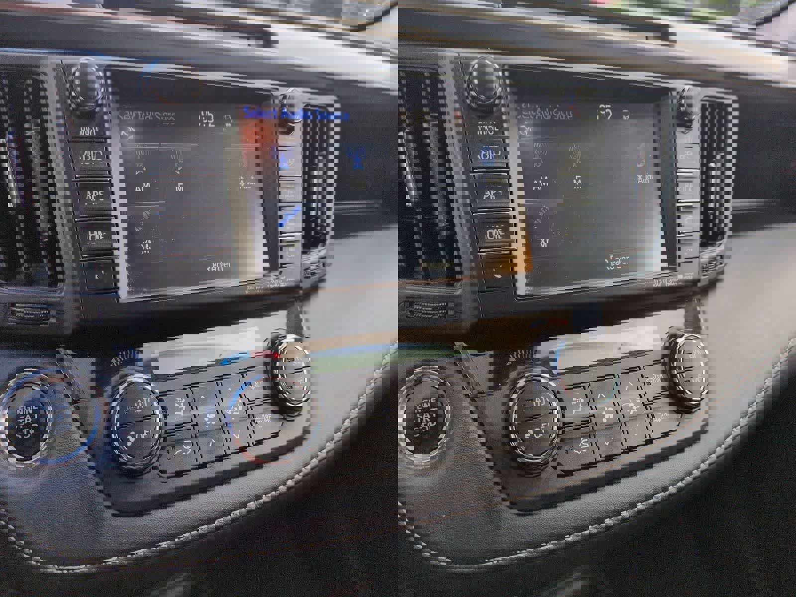 Used 2016 Toyota RAV4 Limited image 26