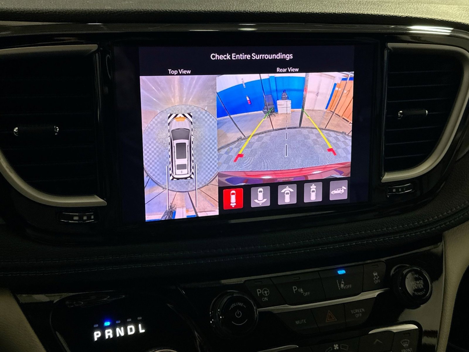 Used 2021 Chrysler Pacifica Touring-L image 24