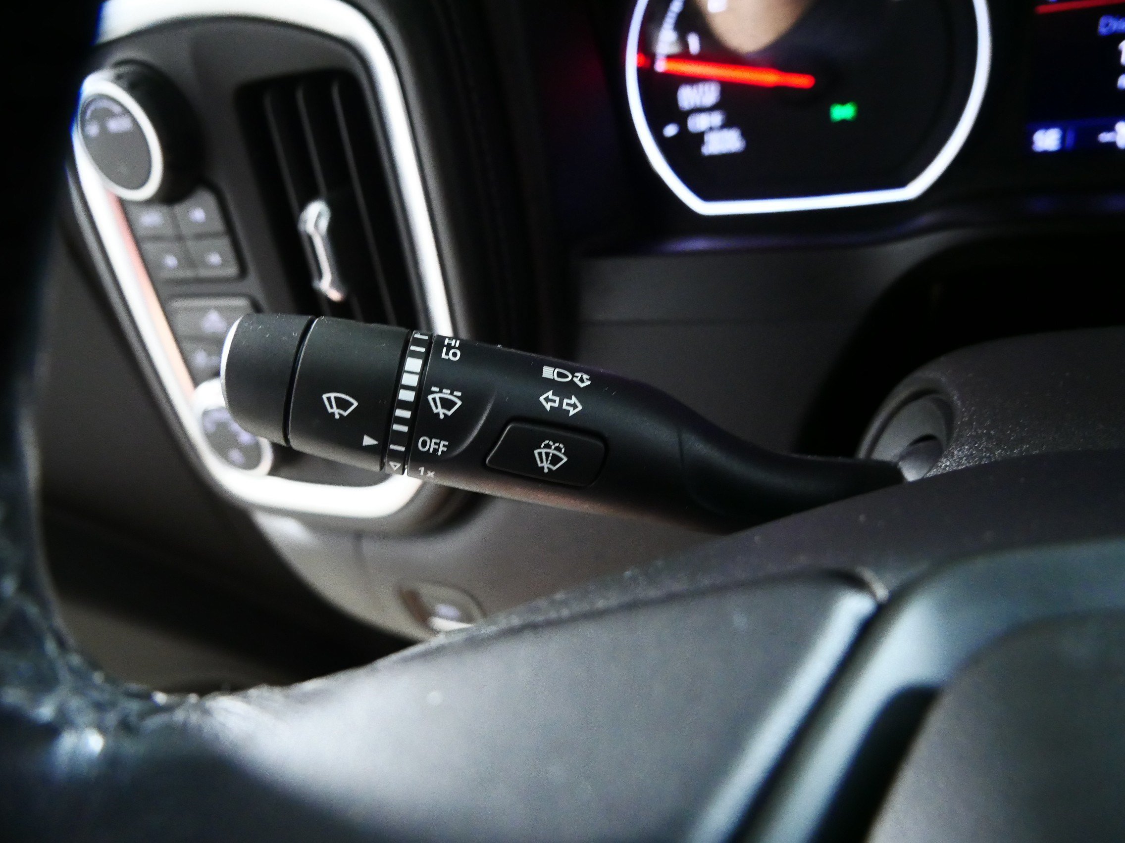 Certified 2020 Chevrolet Silverado 1500 LT w/ All-Star Edition AWD/4WD image 32