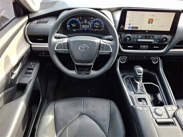 Used 2024 Toyota Grand Highlander Limited image 11