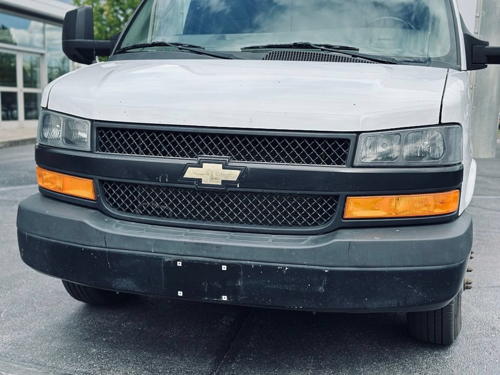 Used 2021 Chevrolet Express 4500 Extended w/ Power Convenience Package RWD image 13