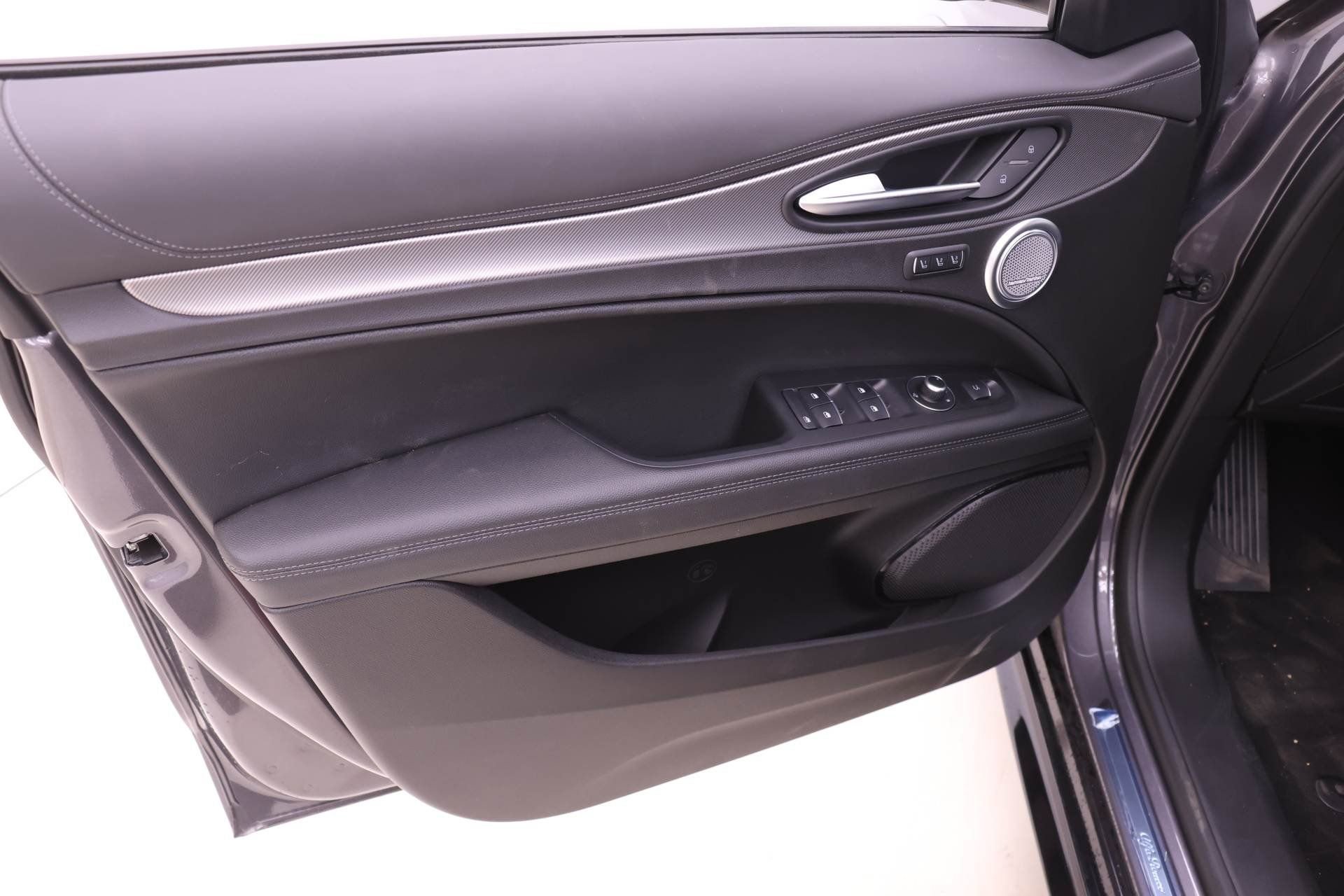 New 2025 Alfa Romeo Stelvio Sprint image 12