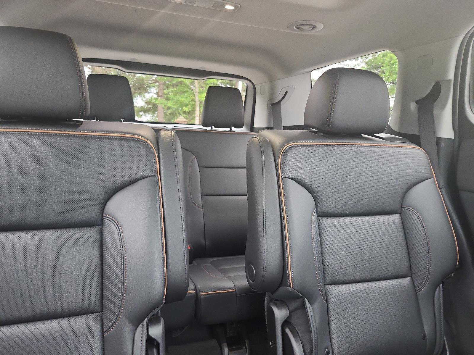Used 2022 GMC Acadia AT4 w/ Technology Package AWD/4WD image 10