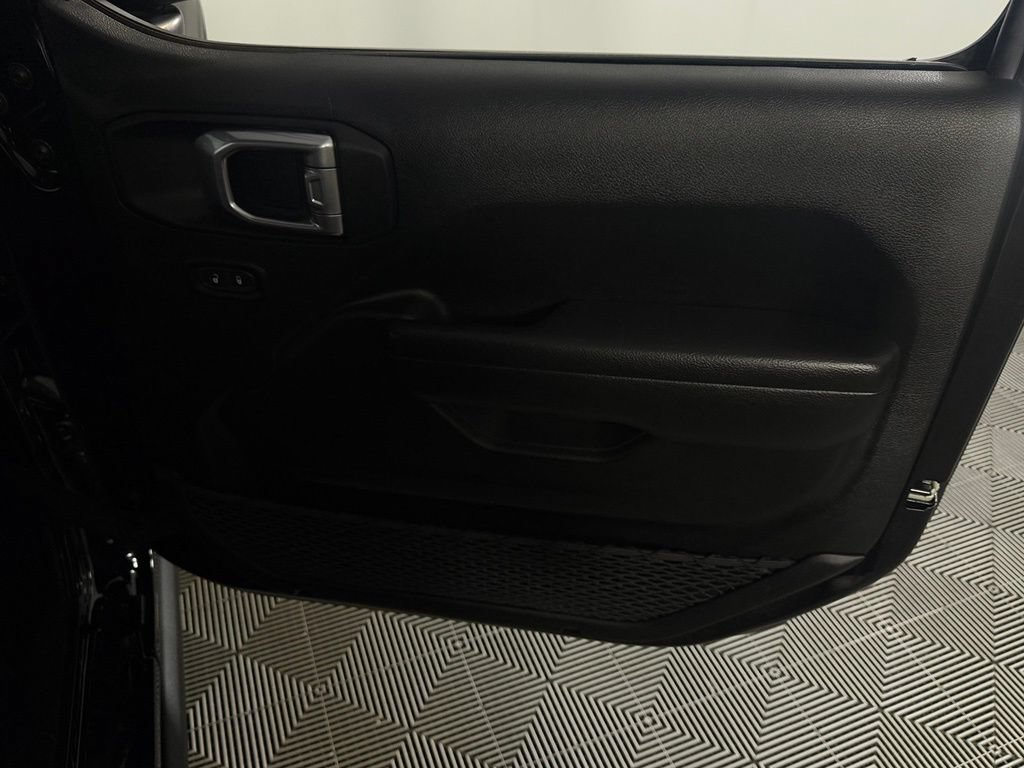 Used 2024 Jeep Wrangler Unlimited AWD/4WD image 31